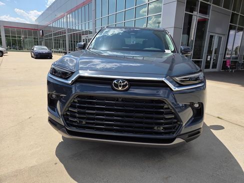 New 2026 Toyota Grand Highlander FWD image 2
