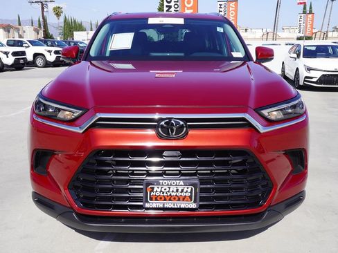 Certified 2024 Toyota Grand Highlander FWD image 3