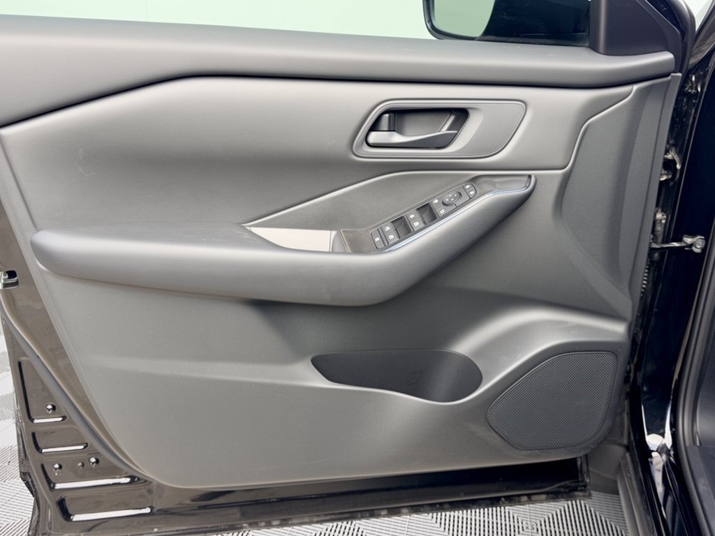 Used 2026 Nissan Rogue S AWD/4WD image 14