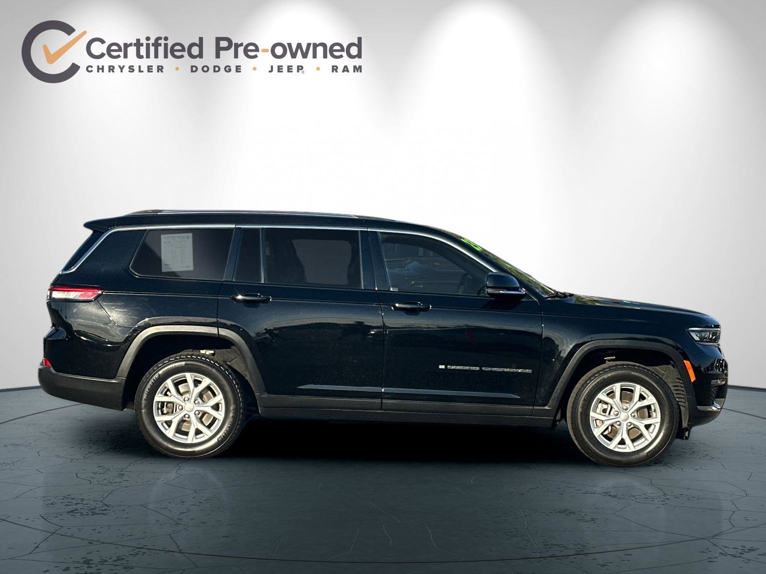Used 2023 Jeep Grand Cherokee L Limited AWD/4WD image 3
