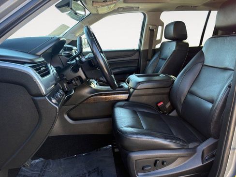 Used 2020 Chevrolet Suburban LT image 4