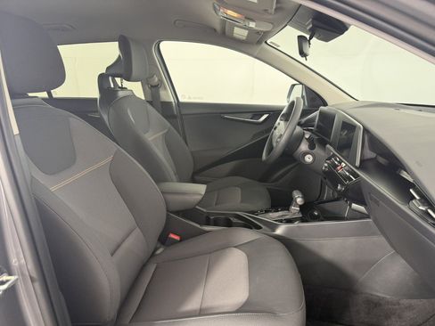 Used 2025 Kia Niro LX FWD image 10