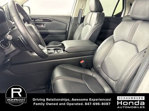 Certified 2025 Honda Pilot Touring image 4