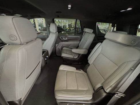 Used 2024 GMC Yukon SLT w/ SLT Luxury Package AWD/4WD image 30