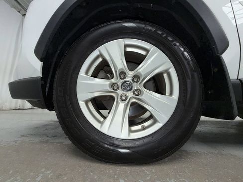 Used 2019 Toyota RAV4 XLE AWD/4WD image 14