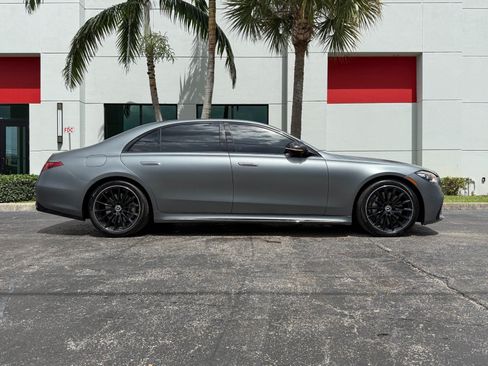 Used 2024 Mercedes-Benz S 580 4MATIC Sedan image 2