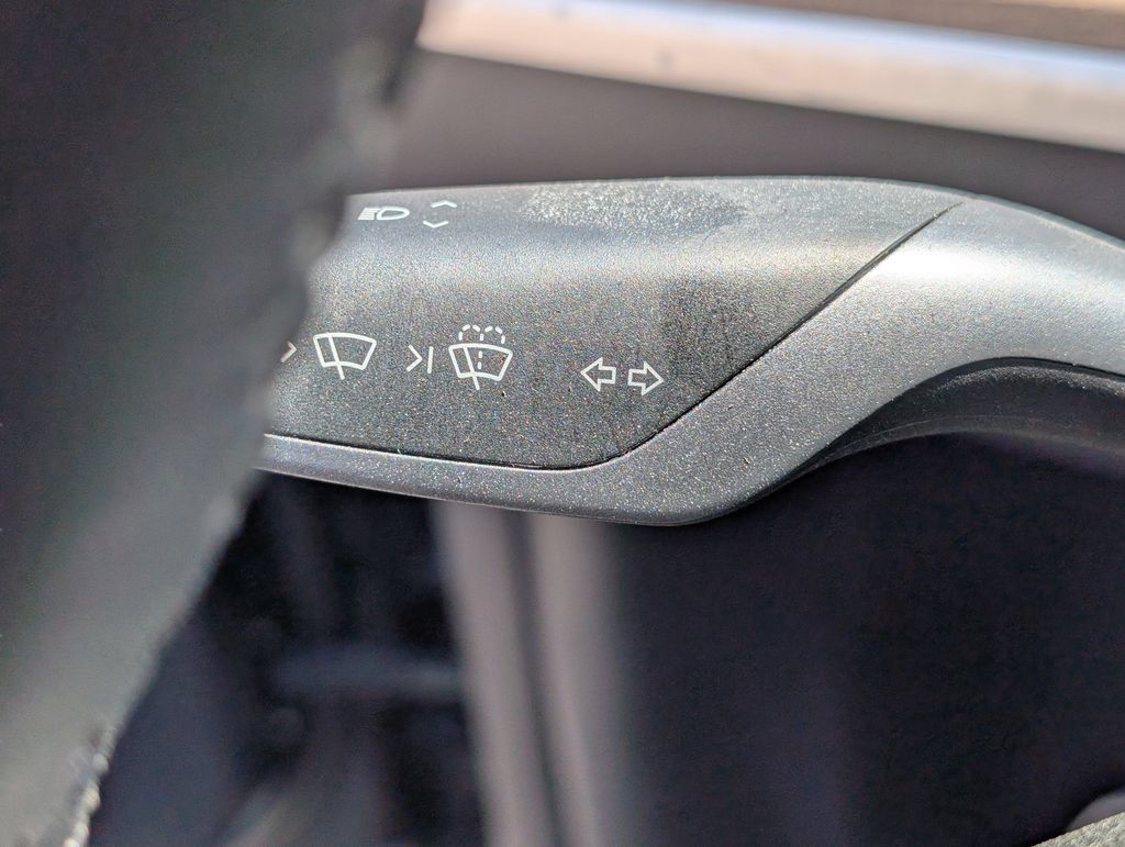 Used 2024 Tesla Model Y Long Range AWD/4WD image 23
