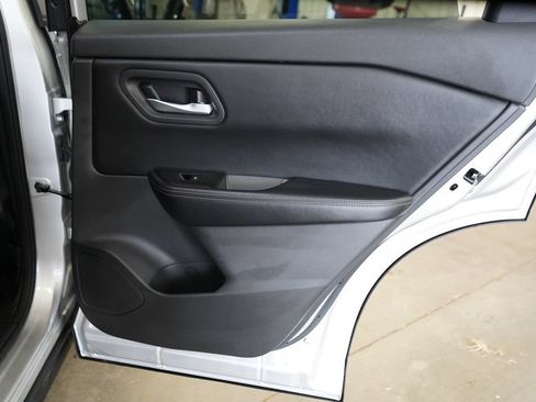 Used 2025 Nissan Rogue SV FWD image 20