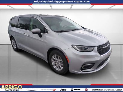 Used 2023 Chrysler Pacifica Touring-L
