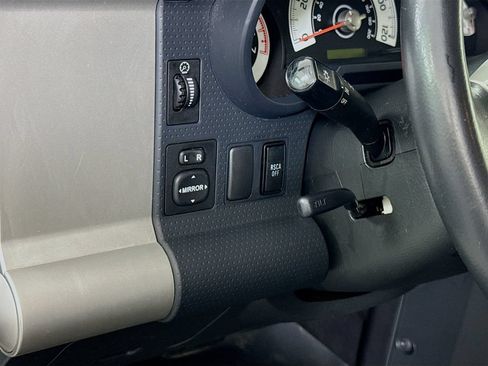Used 2013 Toyota FJ Cruiser 4WD w/ Upgrade Pkg image 17