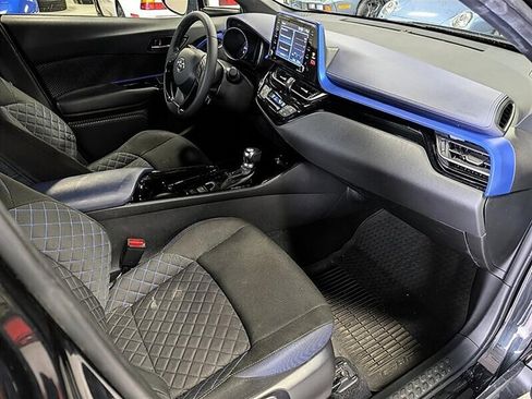 Used 2021 Toyota C-HR XLE FWD image 4