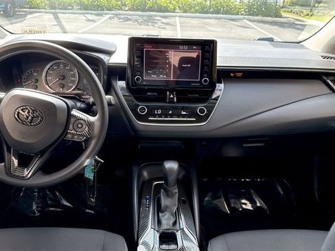 Used 2022 Toyota Corolla LE image 15