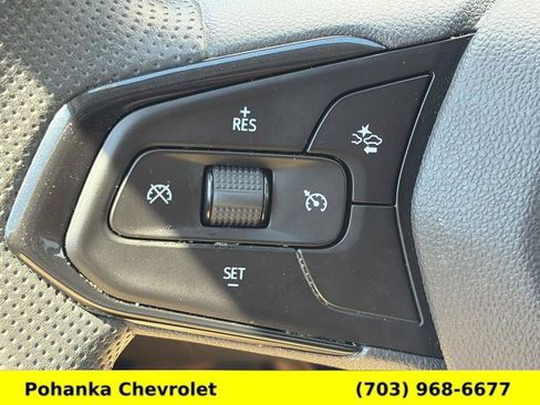 Used 2025 Chevrolet Trax LT FWD image 12