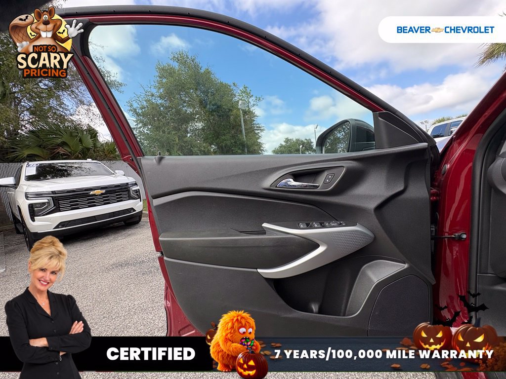 Used 2025 Chevrolet Trax RS w/ Sunroof Package FWD image 33