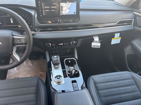 New 2026 Mitsubishi Outlander FWD image 19