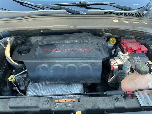 Used 2018 Jeep Renegade Latitude w/ Cold Weather Group AWD/4WD image 25
