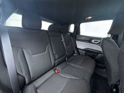 Used 2024 Jeep Compass Sport image 30