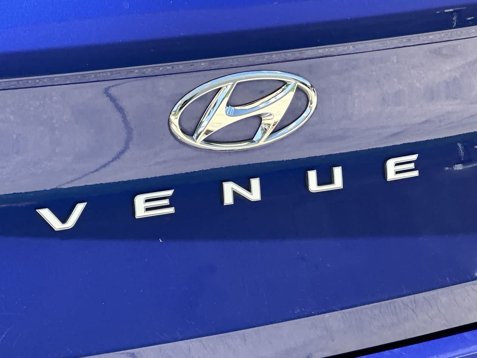 Used 2024 Hyundai Venue Limited FWD image 14