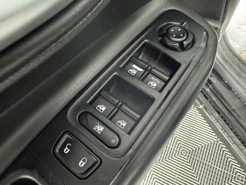 Used 2019 Jeep Renegade Limited w/ UConnect 8.4 Nav Group image 38