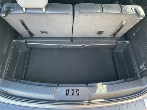 Certified 2022 Ford Explorer XLT w/ Equipment Group 202A image 33