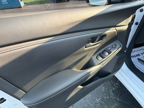Used 2025 Nissan Sentra S FWD image 11