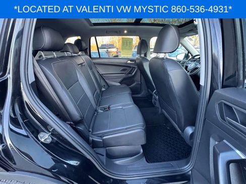 Used 2021 Volkswagen Tiguan SE w/ Panoramic Sunroof Package image 21