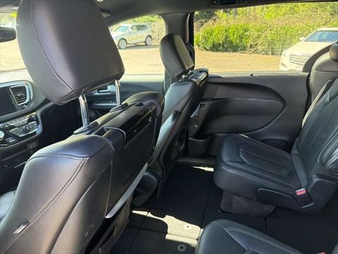 Used 2019 Chrysler Pacifica Touring-L Plus w/ Advanced Safetytec Group image 27