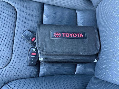 Used 2024 Toyota Tundra Limited image 21