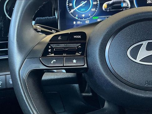 Used 2025 Hyundai Elantra SEL image 10