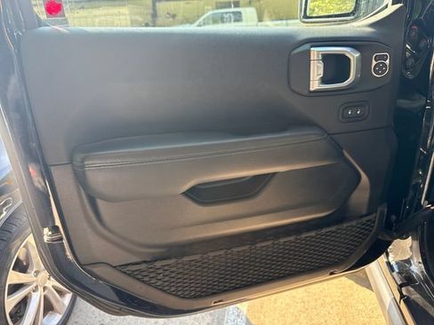Used 2022 Jeep Wrangler Unlimited Rubicon 4xe AWD/4WD image 14