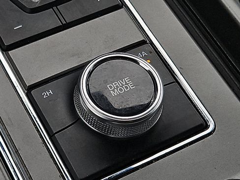 Used 2020 Ford Expedition XLT image 23