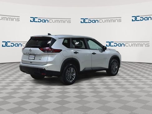 Used 2024 Nissan Rogue S image 8