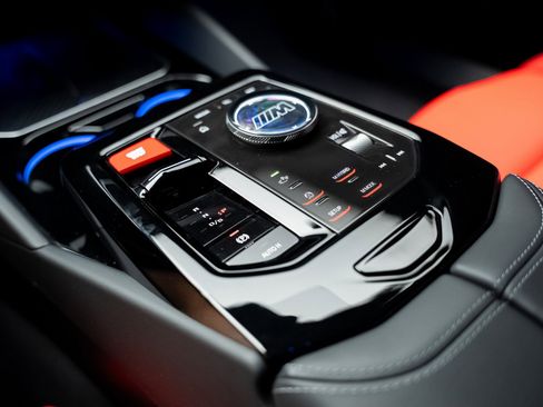 Used 2025 BMW M5 w/ Carbon Package image 55