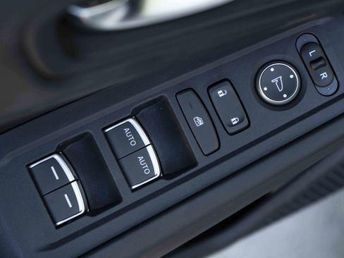 Used 2025 Honda Accord EX-L image 38