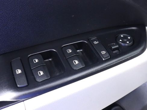 Used 2021 Hyundai Venue SEL FWD image 26