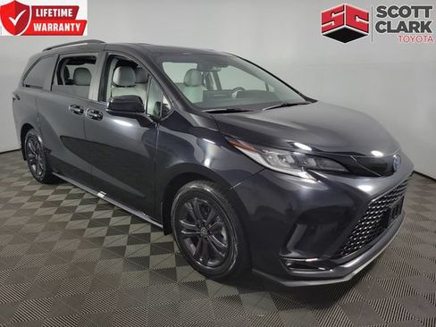 Used 2025 Toyota Sienna XSE w/ XSE Plus Package AWD/4WD image 1