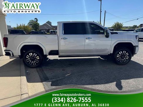 Used 2024 GMC Sierra 2500 Denali Ultimate AWD/4WD image 5