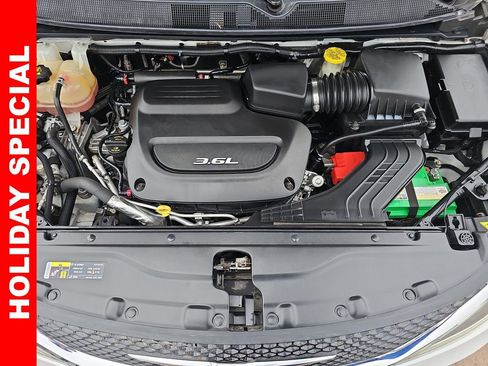 Used 2017 Chrysler Pacifica Limited w/ UConnect Theater Package image 34