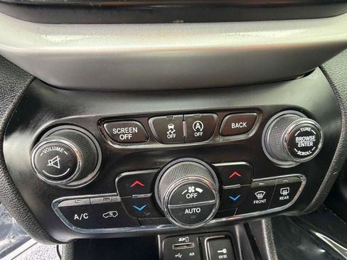 Used 2018 Jeep Cherokee Trailhawk w/ Quick Order Package 27L AWD/4WD image 18