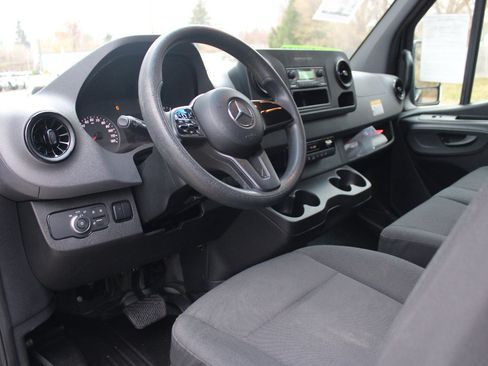Used 2020 Mercedes-Benz Sprinter 2500 image 11