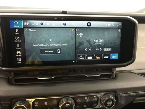 Used 2025 Jeep Wrangler Unlimited Sahara AWD/4WD image 24