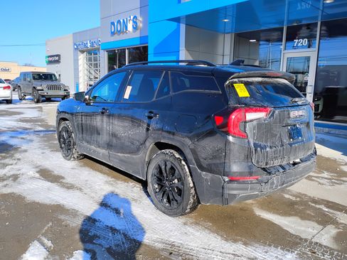 Used 2022 GMC Terrain SLT w/ Elevation Edition image 2