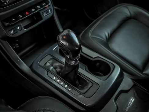 Used 2022 Chevrolet Colorado Z71 AWD/4WD image 26