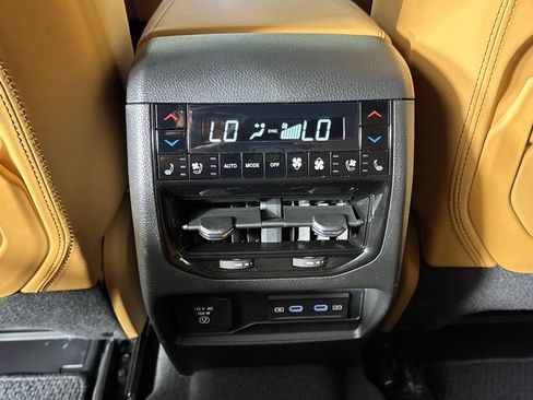 Used 2026 Jeep Grand Cherokee L Summit w/ Obsidian Package AWD/4WD image 31