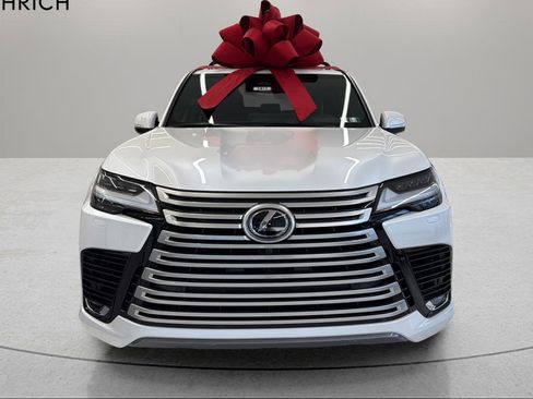 New 2025 Lexus LX 700h Luxury image 2