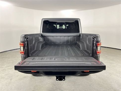 Used 2024 Jeep Gladiator Mojave w/ Technology Group image 27