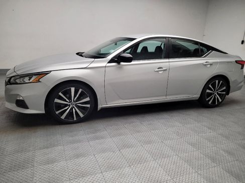 Used 2020 Nissan Altima 2.5 SR FWD image 2