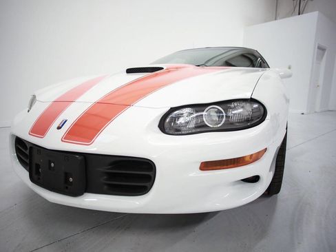 Used 2000 Chevrolet Camaro Z28 w/ SS Performance/Appearance Pkg image 13