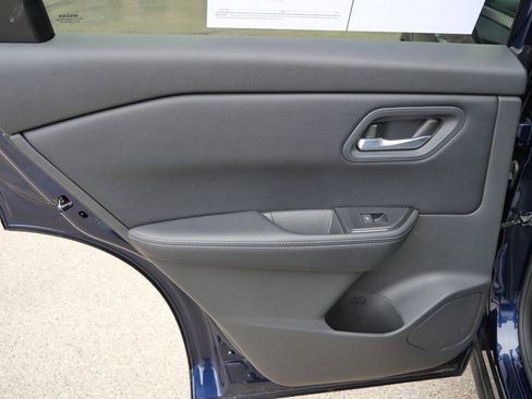 Used 2025 Nissan Rogue SV AWD/4WD image 25
