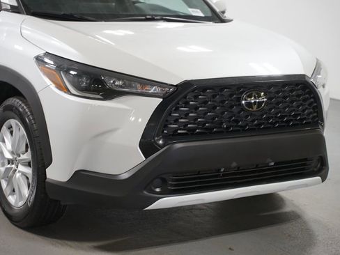 Certified 2024 Toyota Corolla Cross LE image 4